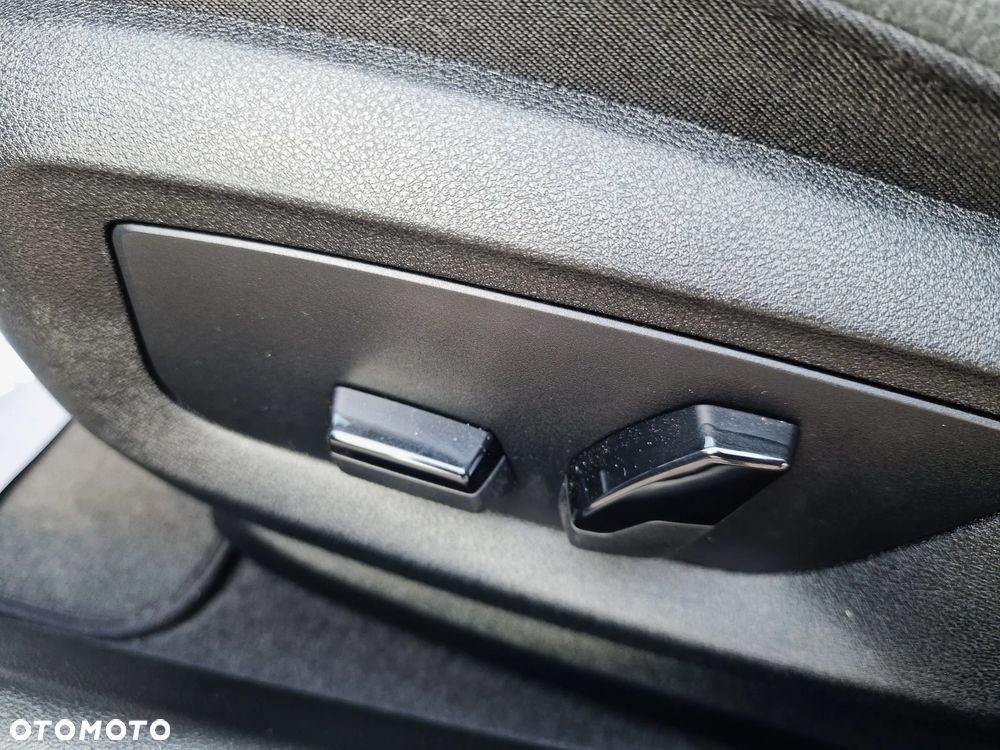 BMW Seria 5 518d - 37