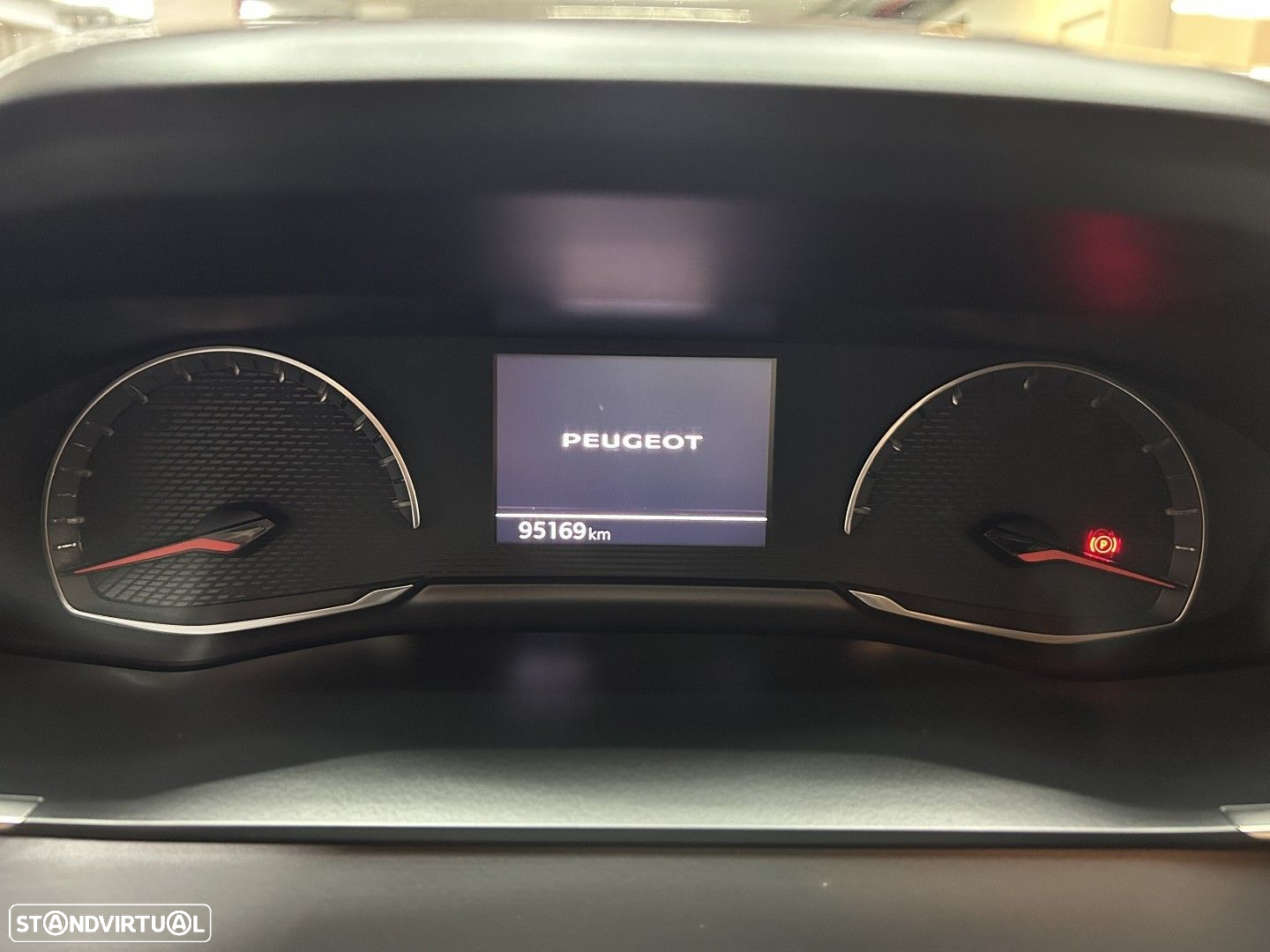 Peugeot 2008 1.2 PureTech Active EAT8 - 10
