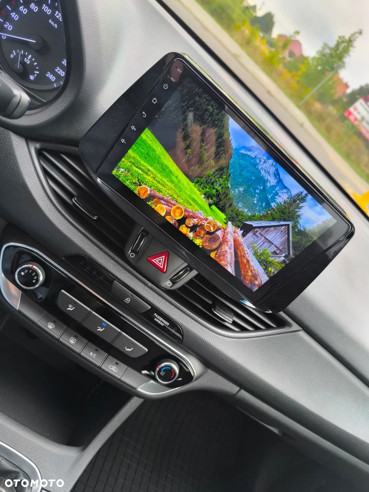 Hyundai i30 1.5 DPI Classic + - 15