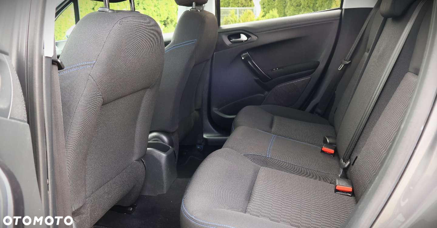 Peugeot 208 - 16