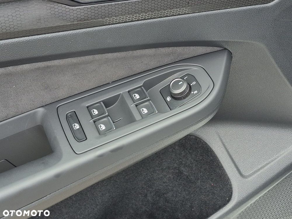 Volkswagen Golf - 10
