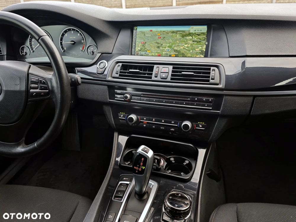 BMW Seria 5 525d xDrive - 18