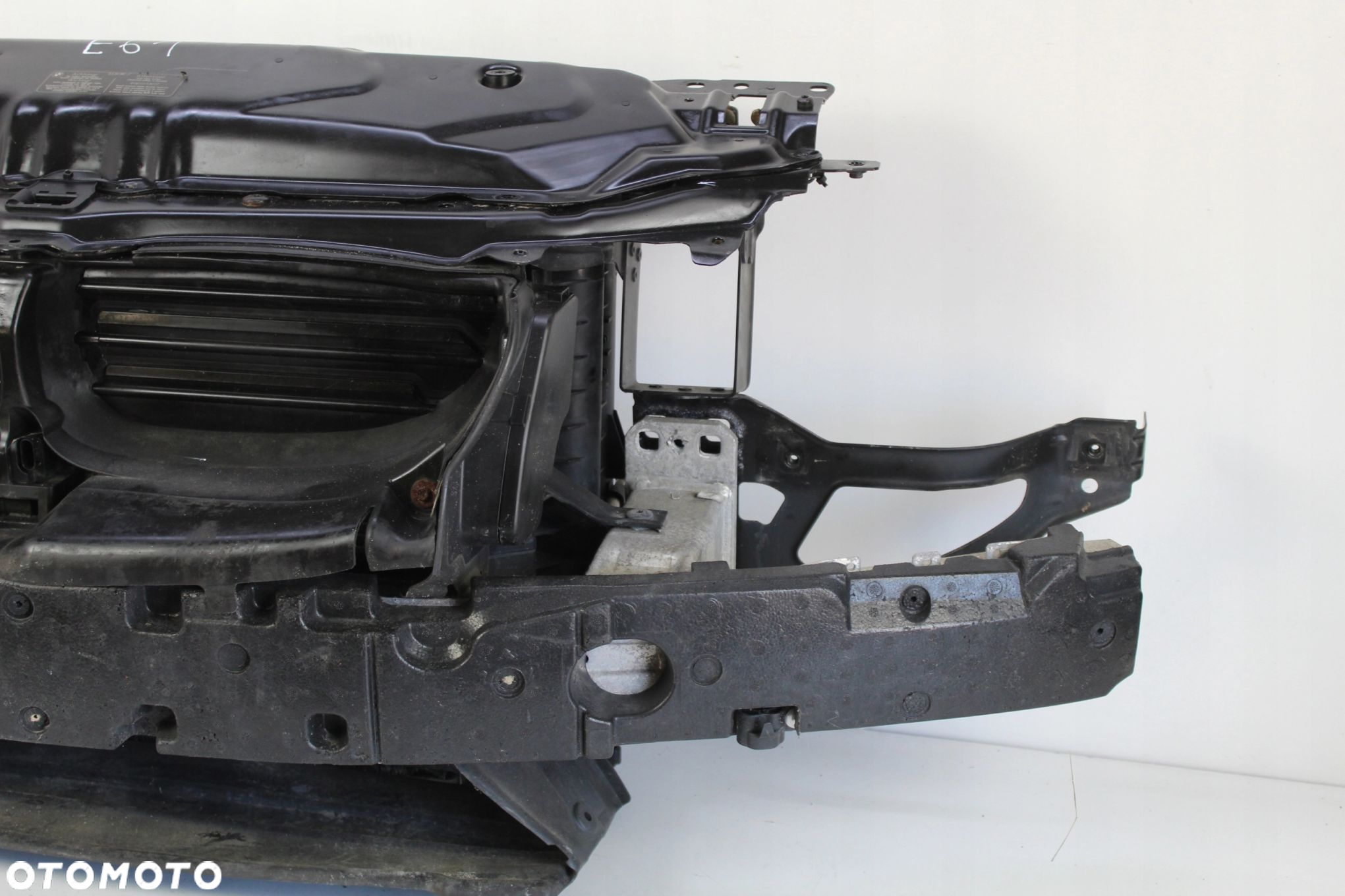 PAS PRZEDNI BELKA CHŁODNICE BMW E60 E61 2.5B 3.0B - 4