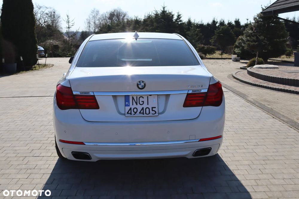 BMW Seria 7 750Li - 6