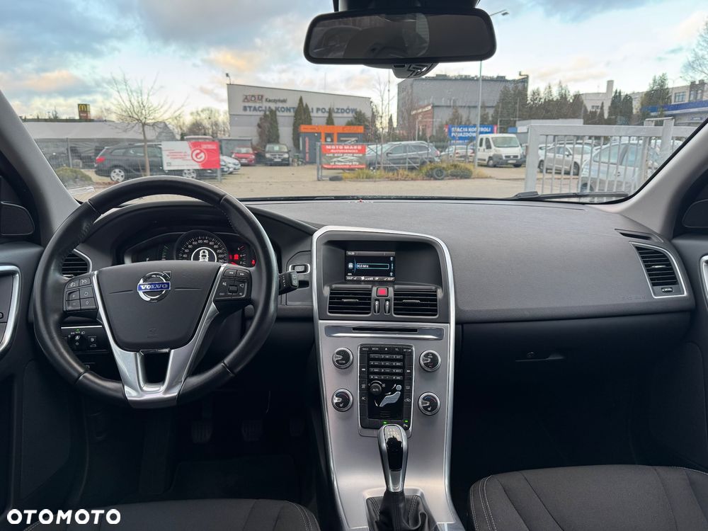 Volvo XC 60 D4 Momentum - 35