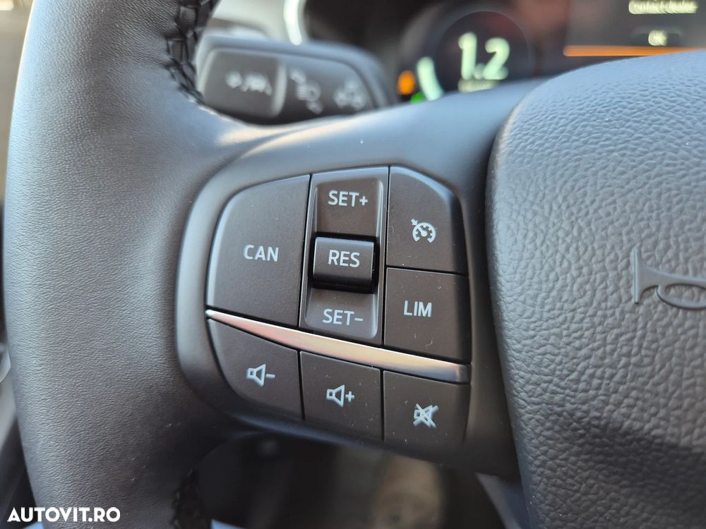 Ford Focus 1.0 EcoBoost 6MT MHEV Titanium X - 24