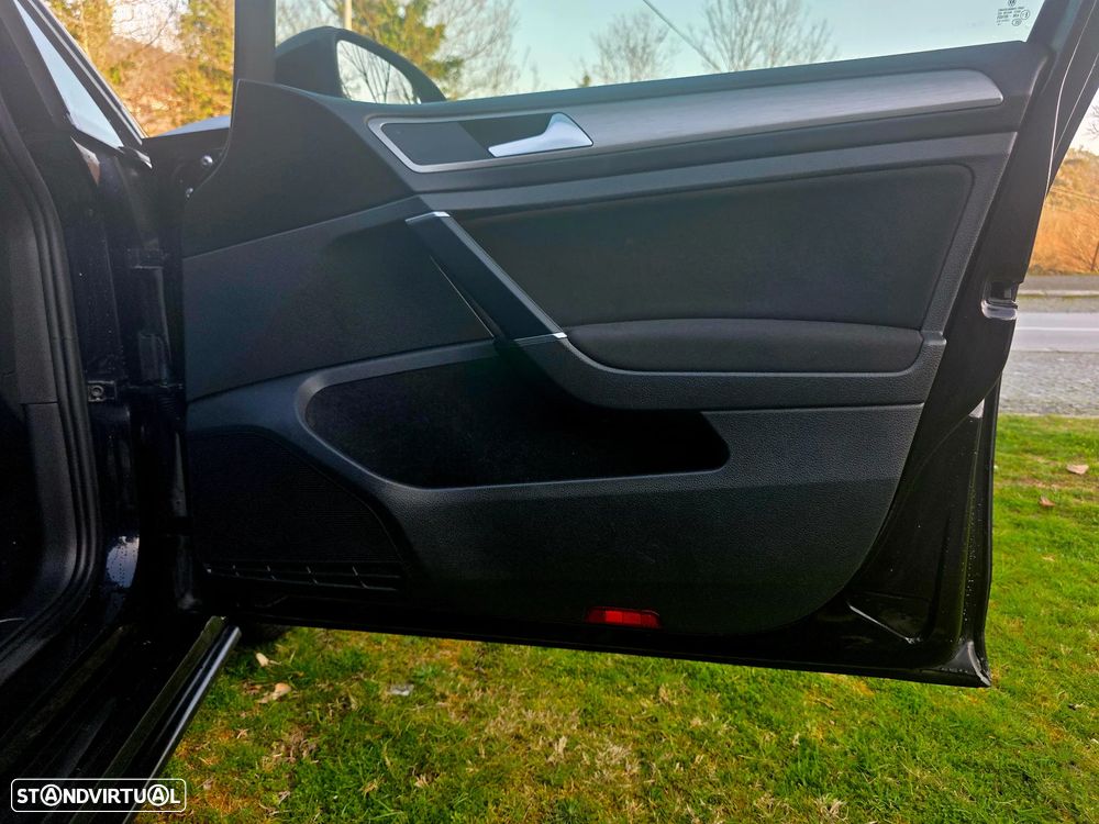 VW Golf 1.6 TDi R-Line - 25