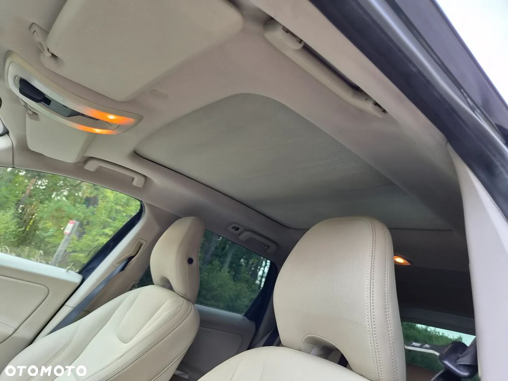 Volvo XC 60 2.4D AWD Momentum - 30