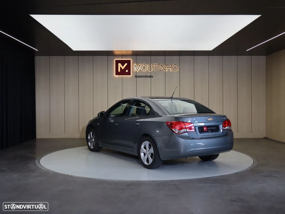 Chevrolet Cruze 1.6 LS - 3