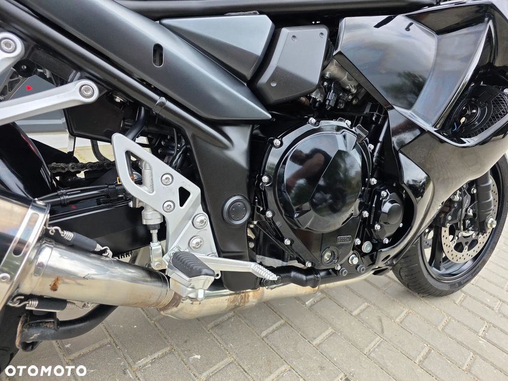 Suzuki GSX - 26
