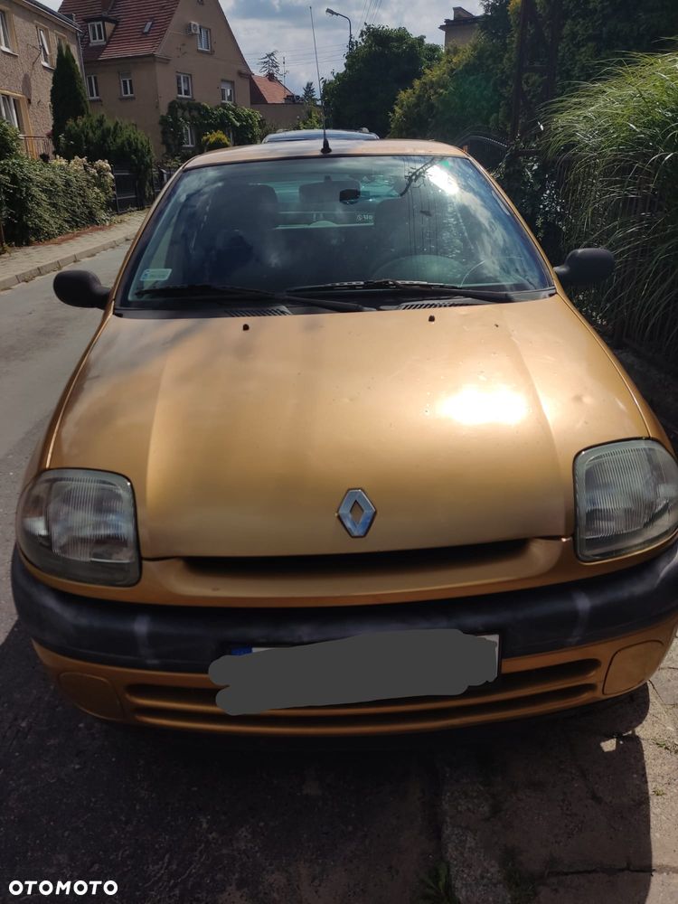 Renault Clio - 10