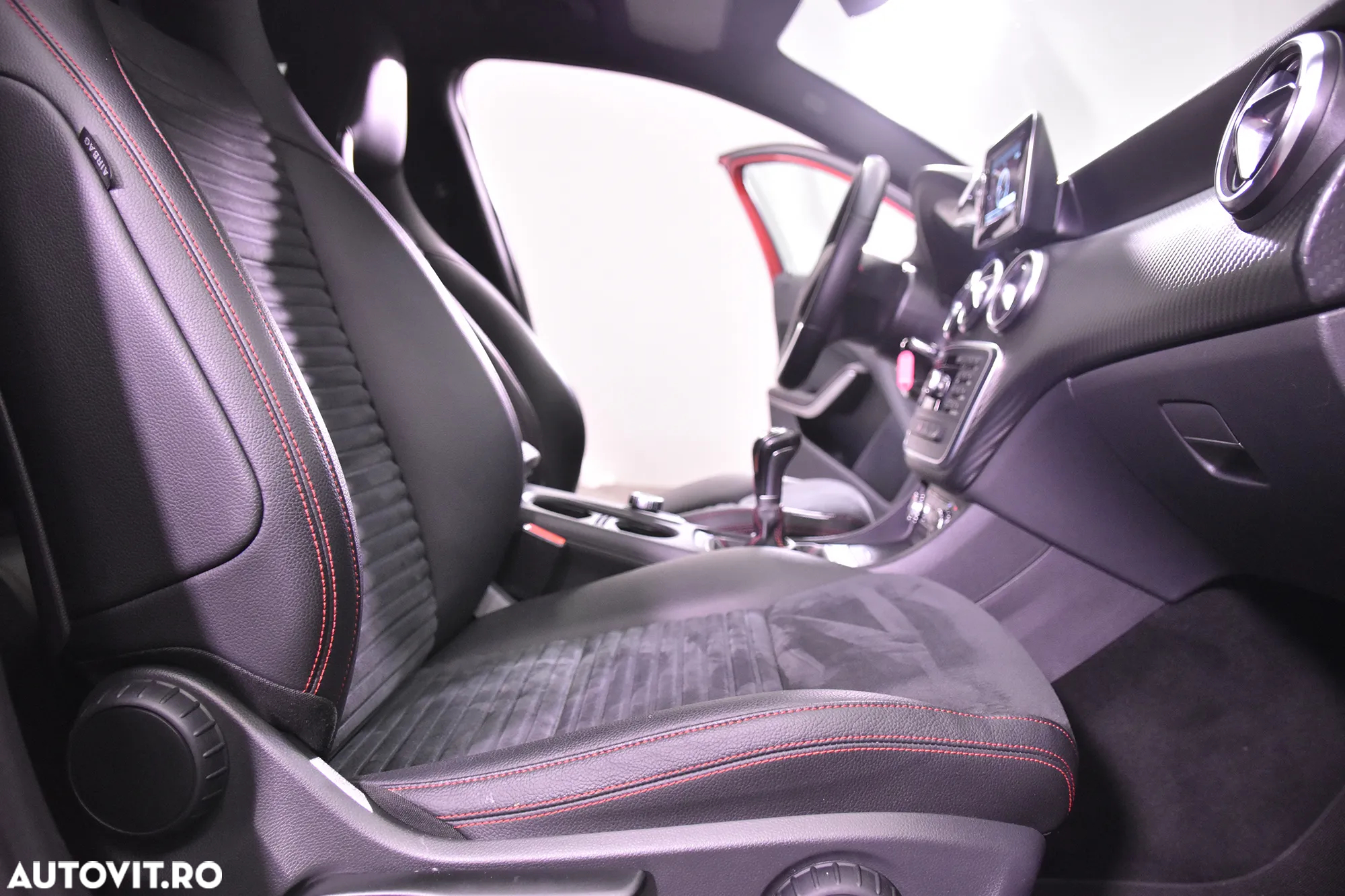 Mercedes-Benz A 180 AMG Line - 11