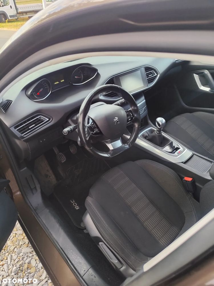 Peugeot 308 SW 1.2 PureTech Allure S&S - 10