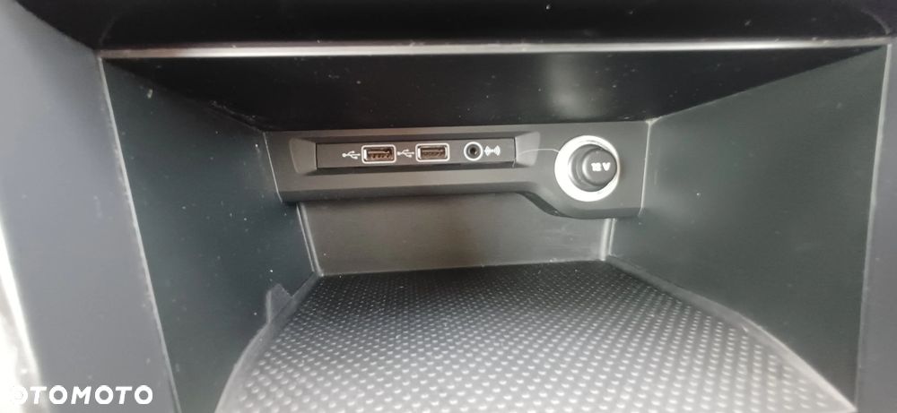 Volkswagen Touran 1.6 TDI BMT SCR Comfortline - 23
