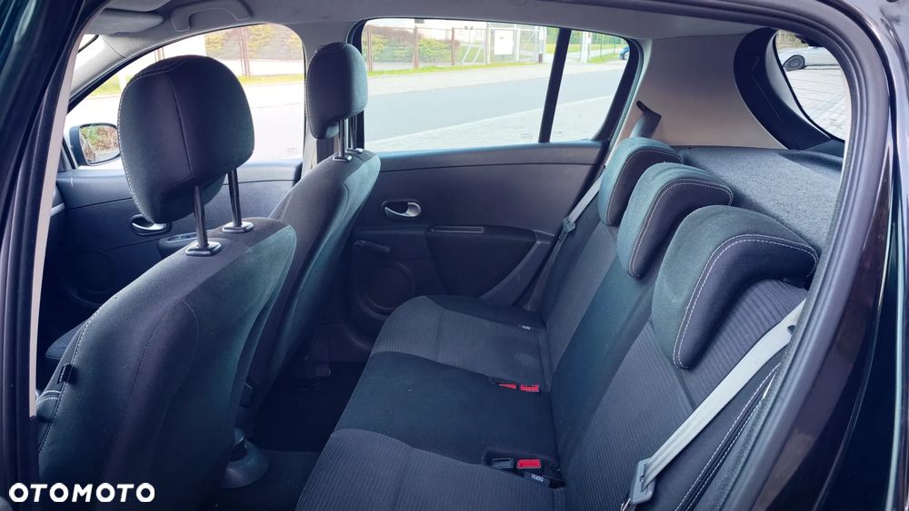 Renault Clio 1.2 16V 75 Night and Day - 13