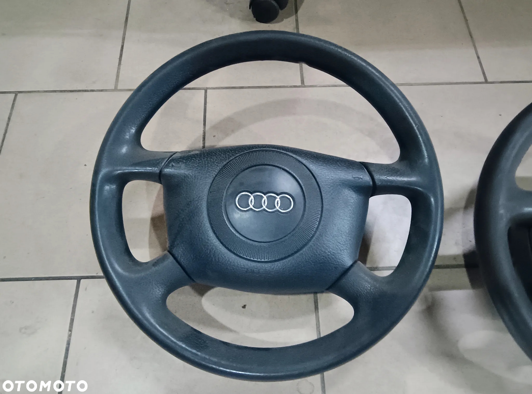 Audi A8 D2 kierownica 2 szt czarna i szara szara z przełącznikami - 6