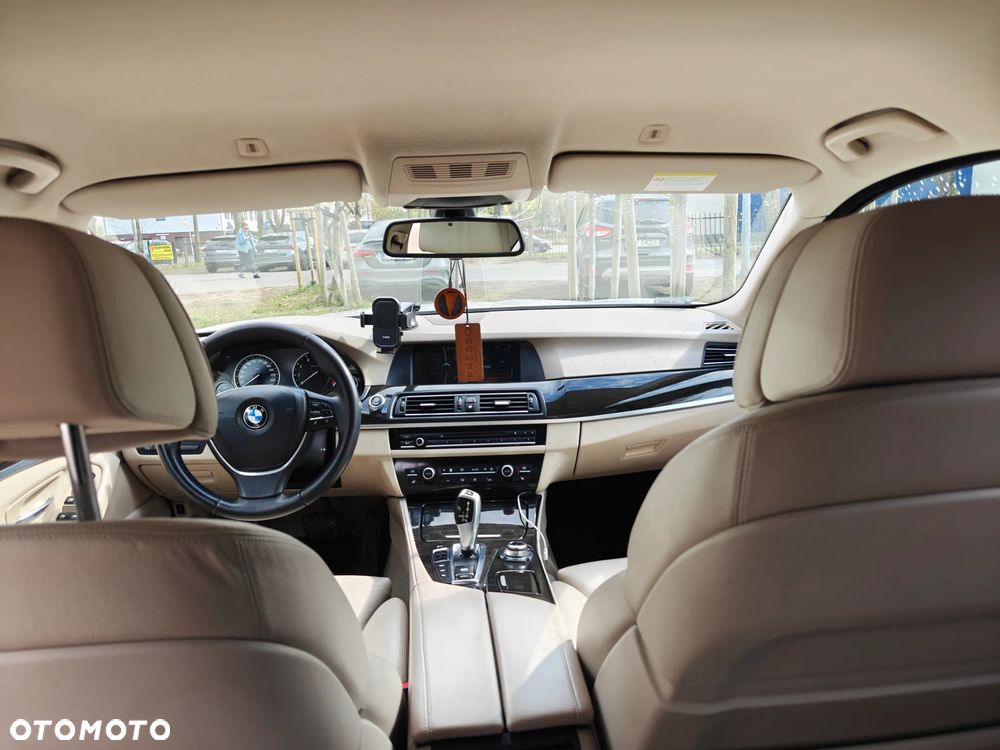 BMW Seria 5 528i xDrive - 7