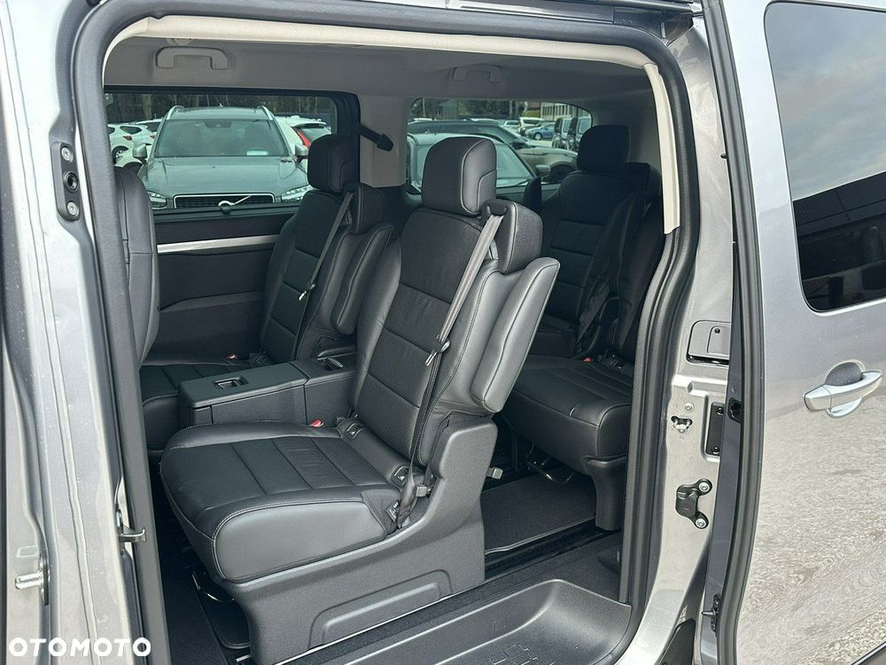 Peugeot Traveller - 13