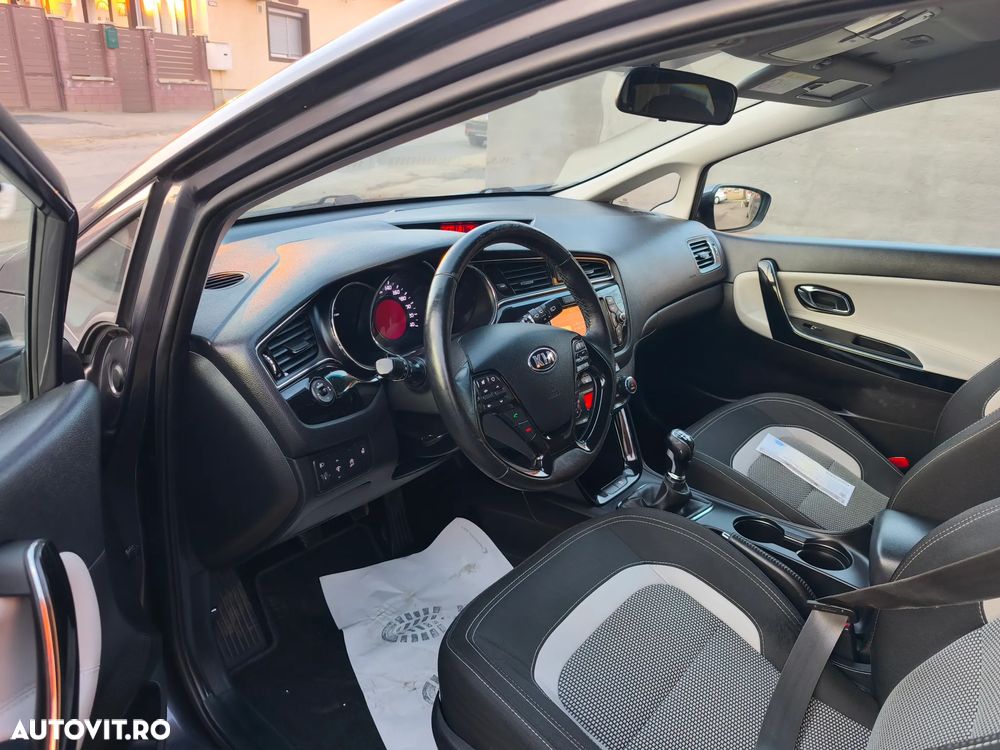 Kia Ceed 1.6 CRDi 136 ISG SW Platinum Edition - 10