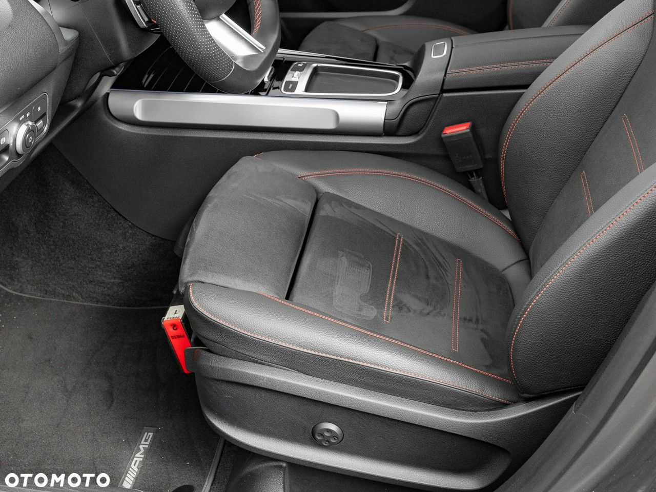 Mercedes-Benz GLB 200 d 4-Matic AMG Line 8G-DCT - 14