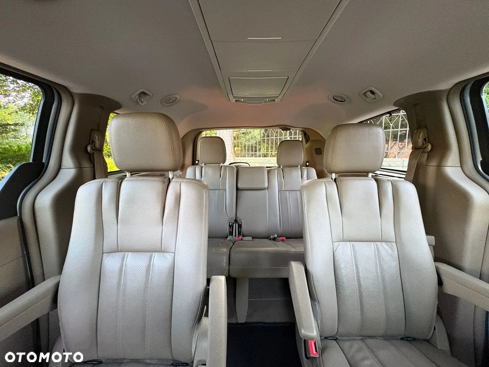 Chrysler Town & Country 3.6 Limited - 17