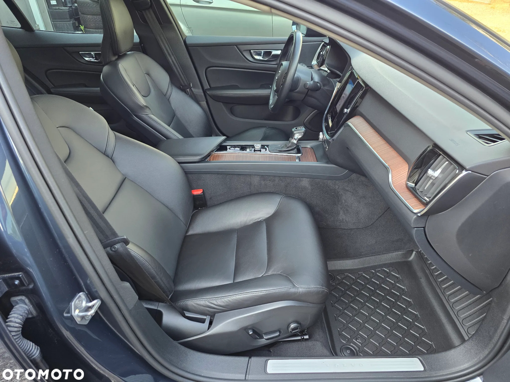 Volvo S60 T6 AWD Momentum Pro - 35