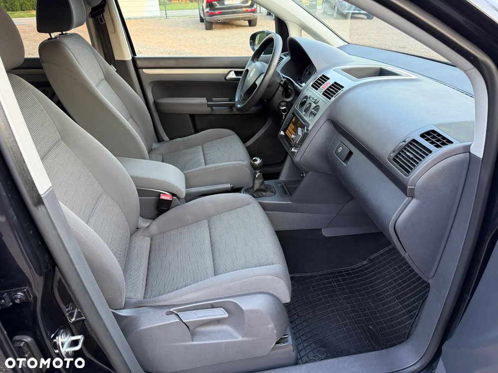 Volkswagen Touran - 14