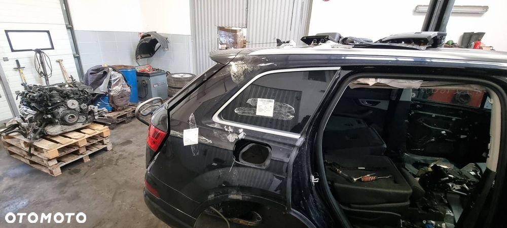 ĆWIARTKA BŁOTNIK PRAWY TYŁ AUDI Q7 II 4M LC9X - 4