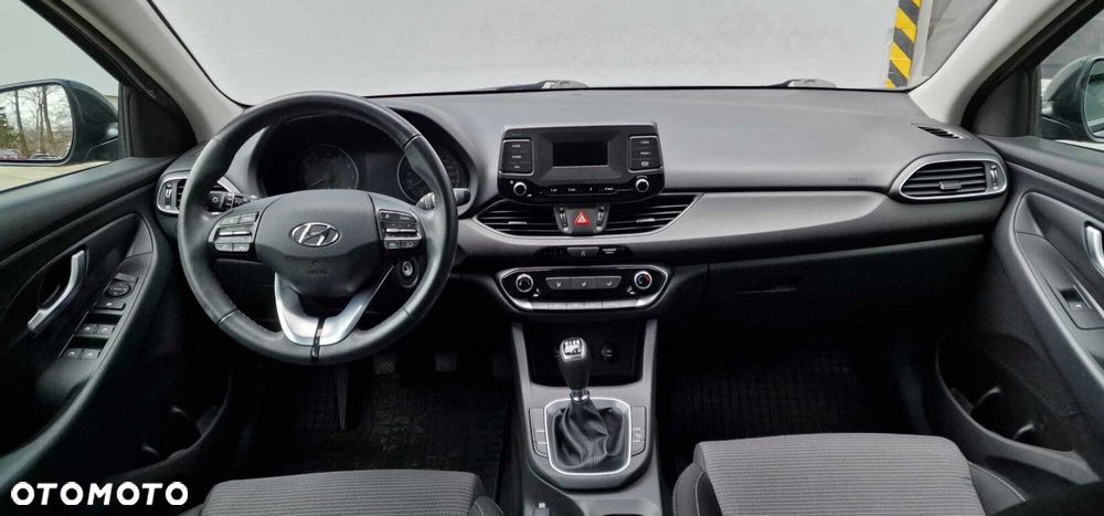 Hyundai i30 1.5 DPI Classic + - 23