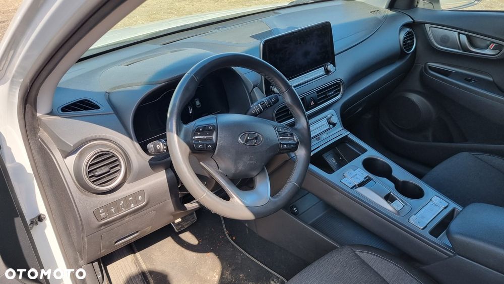 Hyundai Kona 64kWh Executive - 4