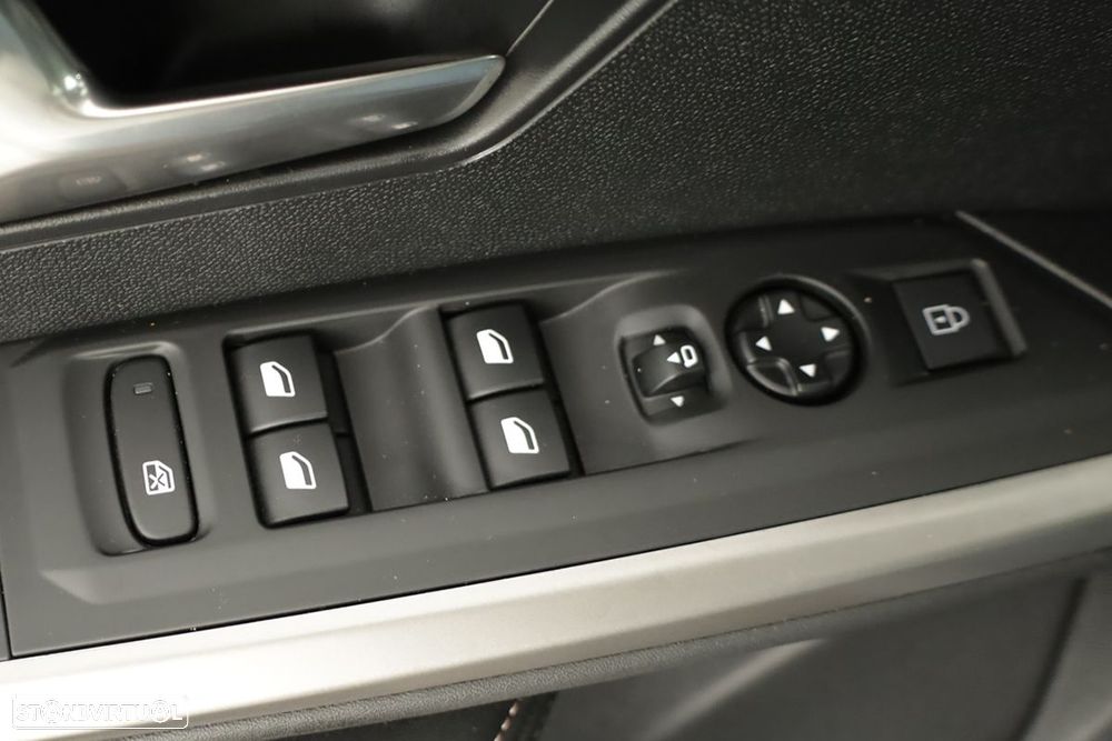 Peugeot 3008 1.2 Hybrid Allure e-DCS6 - 19