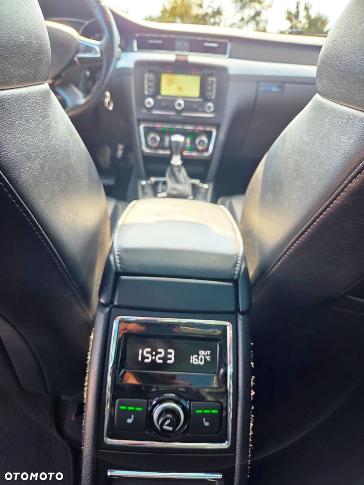 Skoda Superb 1.6 TDI Platinum DSG - 32