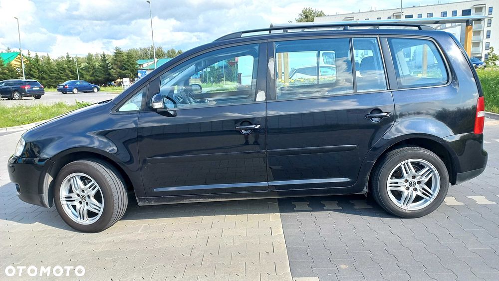 Volkswagen Touran - 4