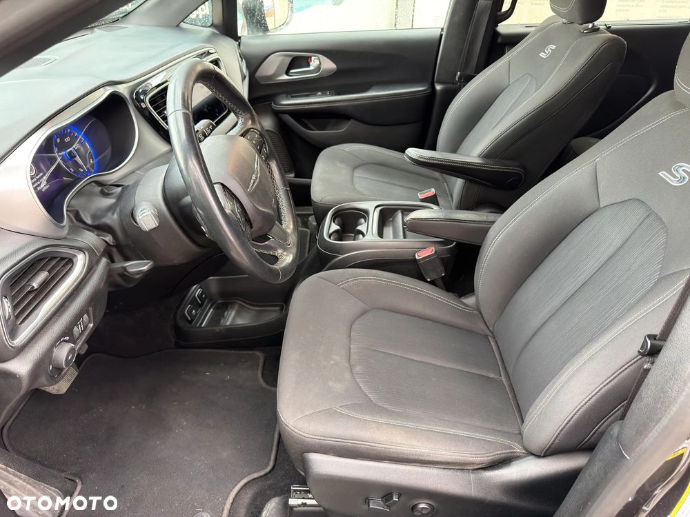 Chrysler Pacifica - 11