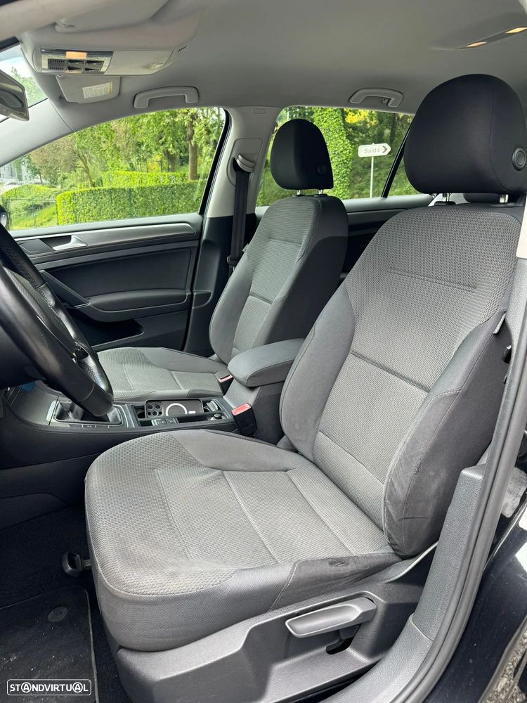 VW Golf 1.6 TDi Highline - 9