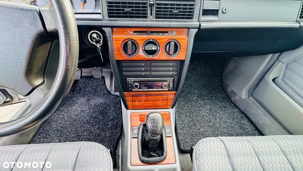 Mercedes-Benz W201 (190) - 16