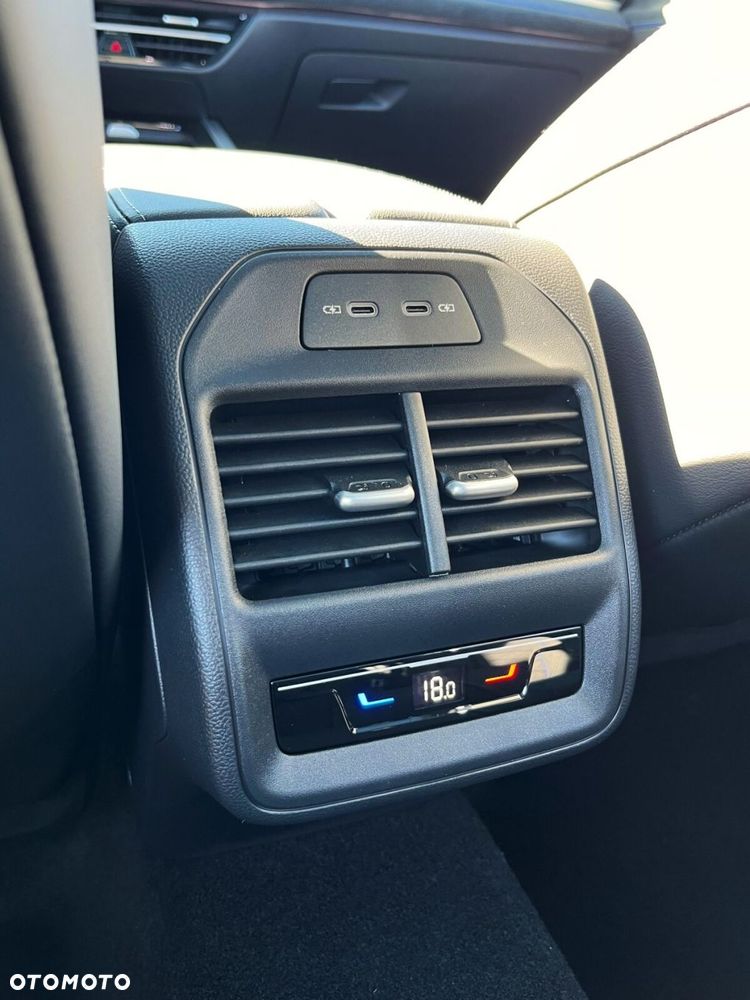 Volkswagen Passat Variant 2.0 TSI R-Line Plus DSG - 12