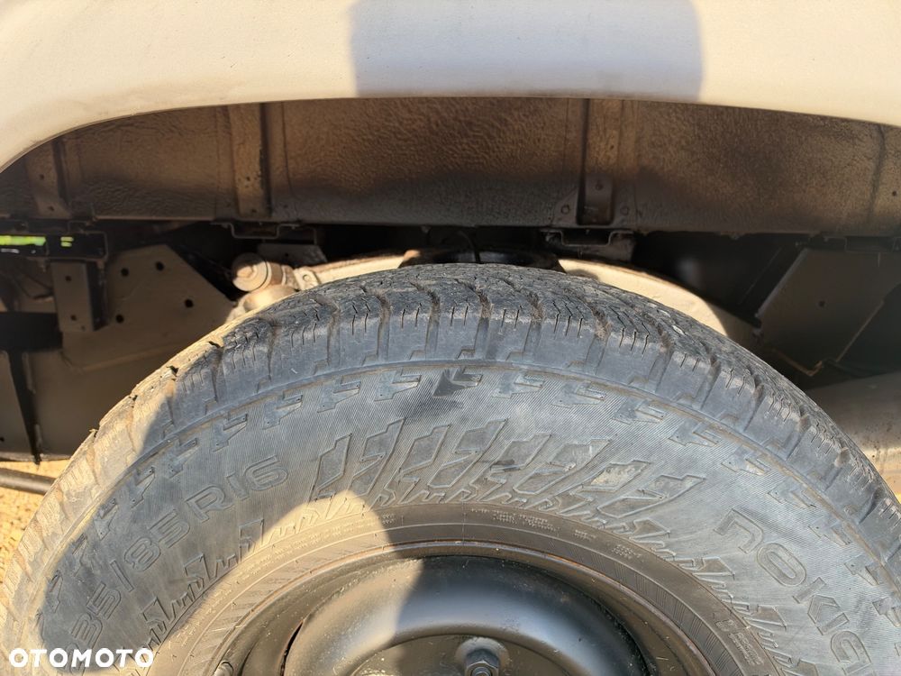Land Rover Defender 2.4 TD4 E - 18