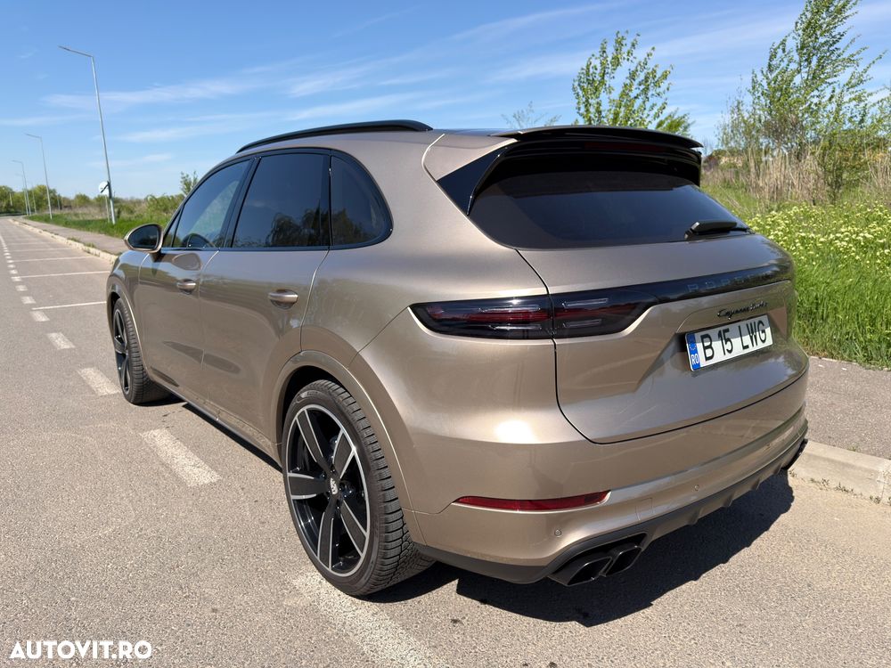 Porsche Cayenne Turbo - 30