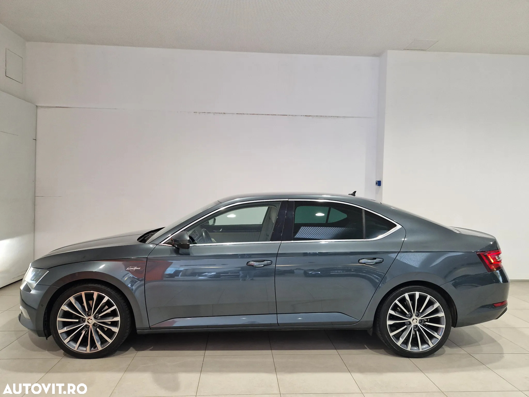 Skoda Superb 2.0 TDI DSG Laurin & Klement - 2