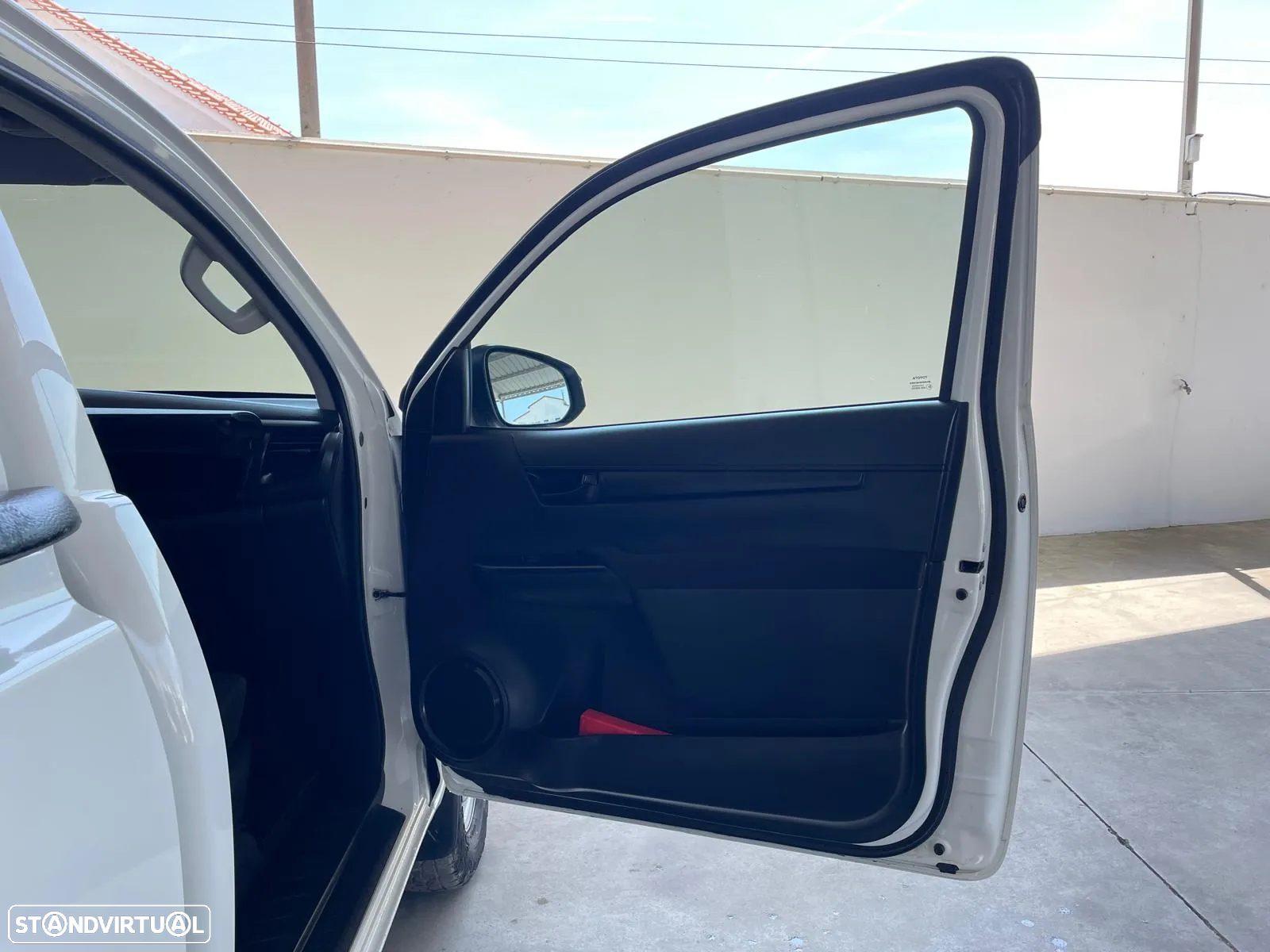 Toyota Hilux 2.4 D-4D 4WD Cab. Simples c/IVA Dedutível - 30