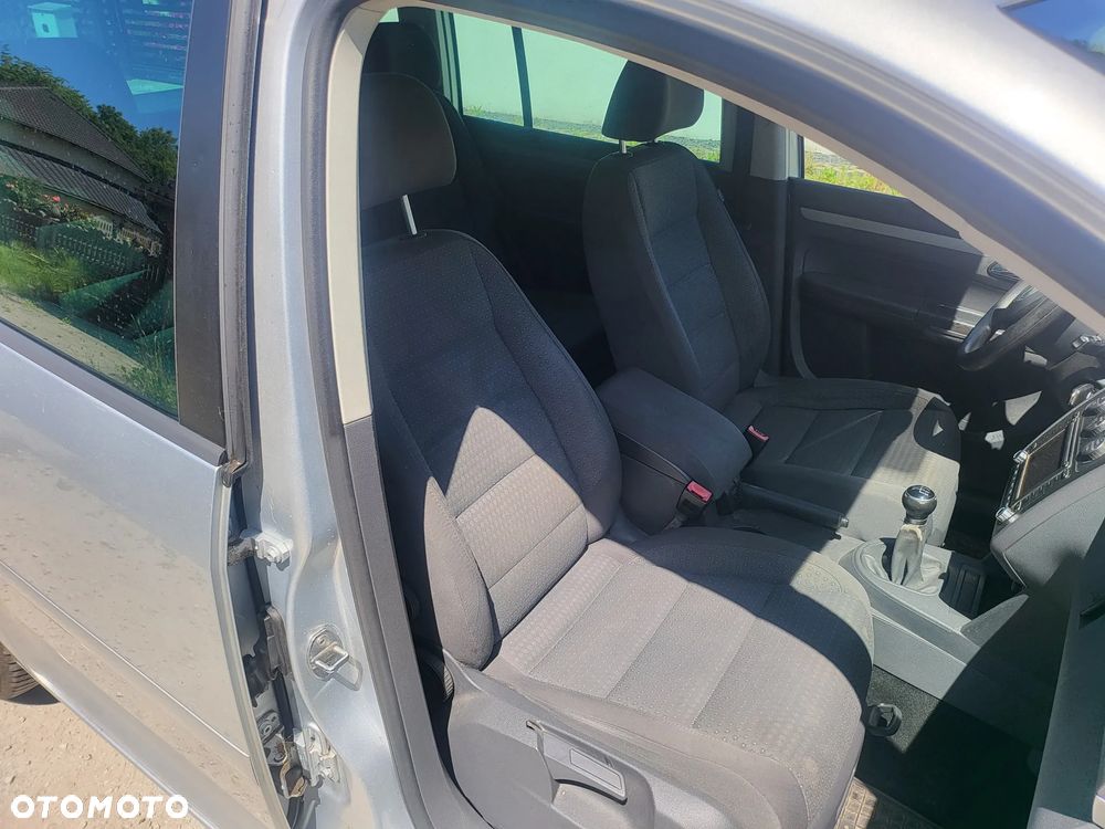 Volkswagen Touran 1.6 - 21