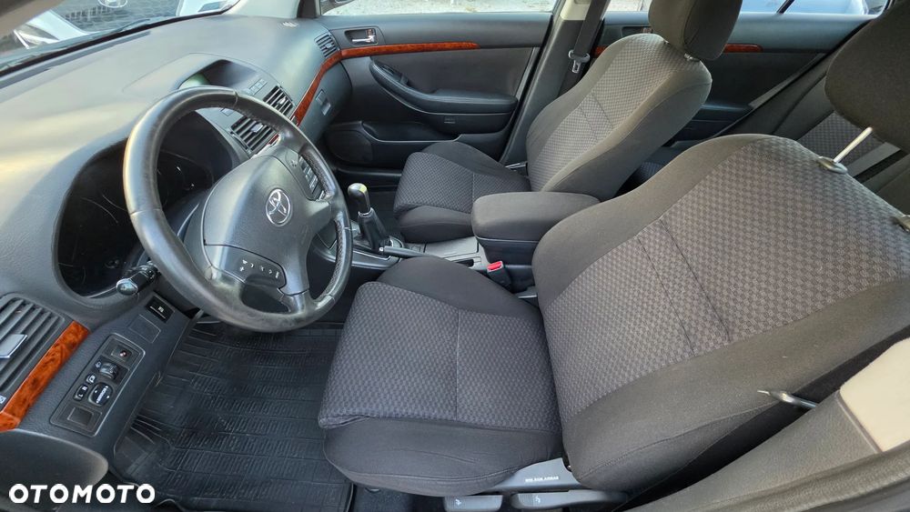 Toyota Avensis 2.0 VVT-i Sol - 20