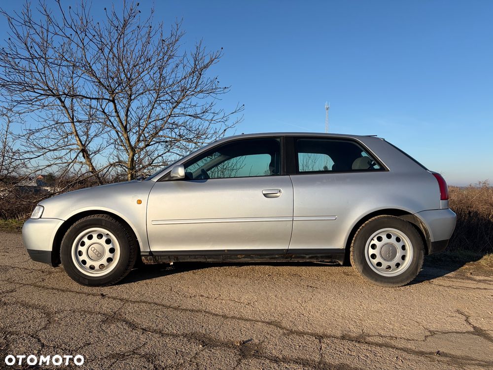 Audi A3 3-drzwiowe 1.6 Attraction - 2