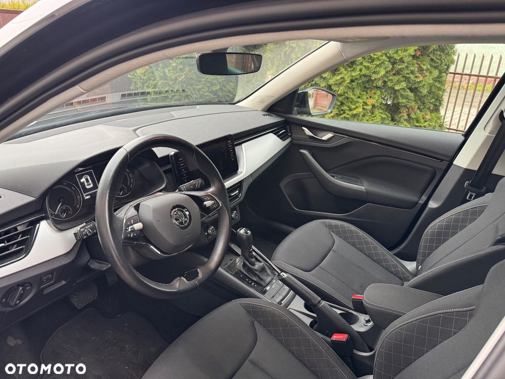 Skoda Kamiq 1.0 TSI DSG Active - 10