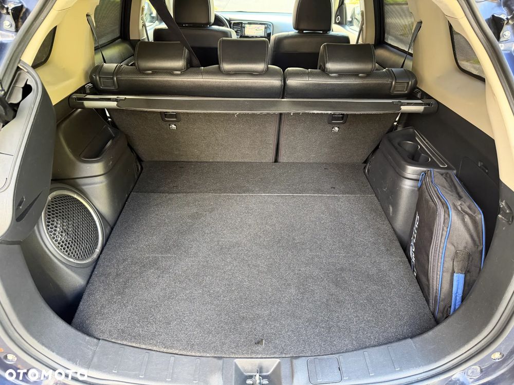 Mitsubishi Outlander 2.0 4WD Top - 25