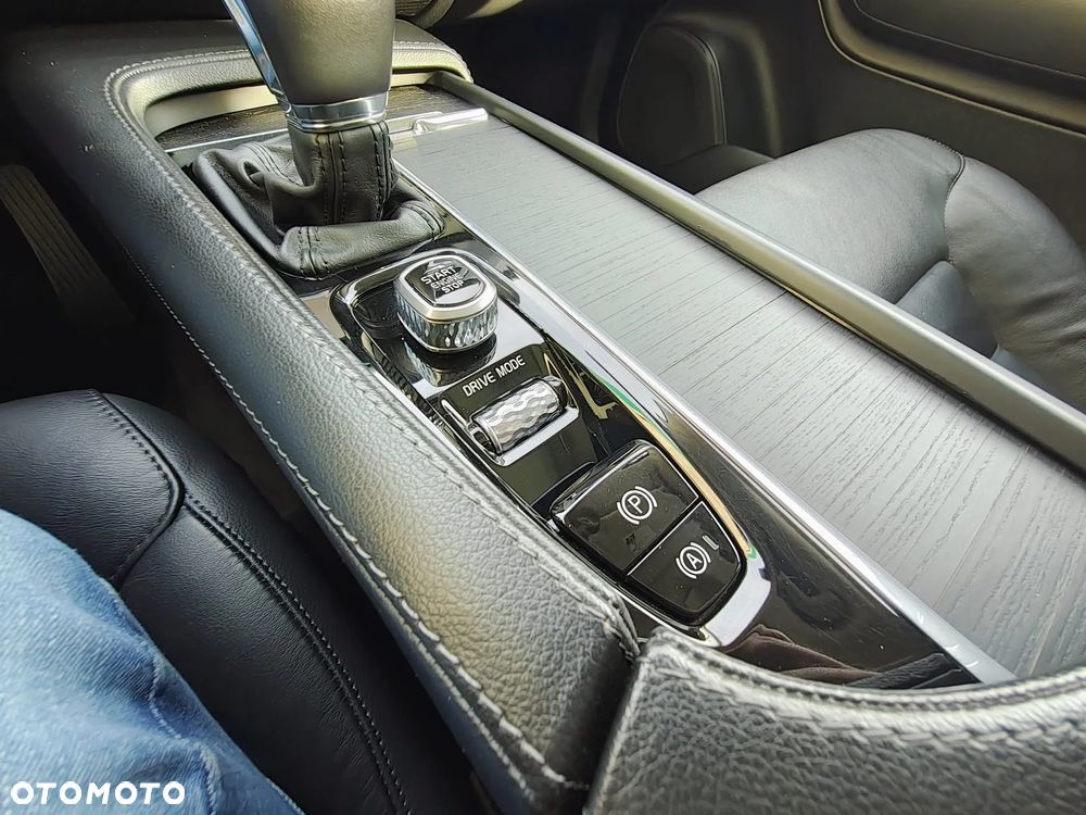 Volvo XC 90 T5 AWD Geartronic Momentum - 24