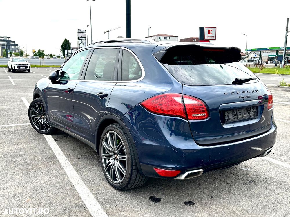 Porsche Cayenne 3.0 L V6 - 5
