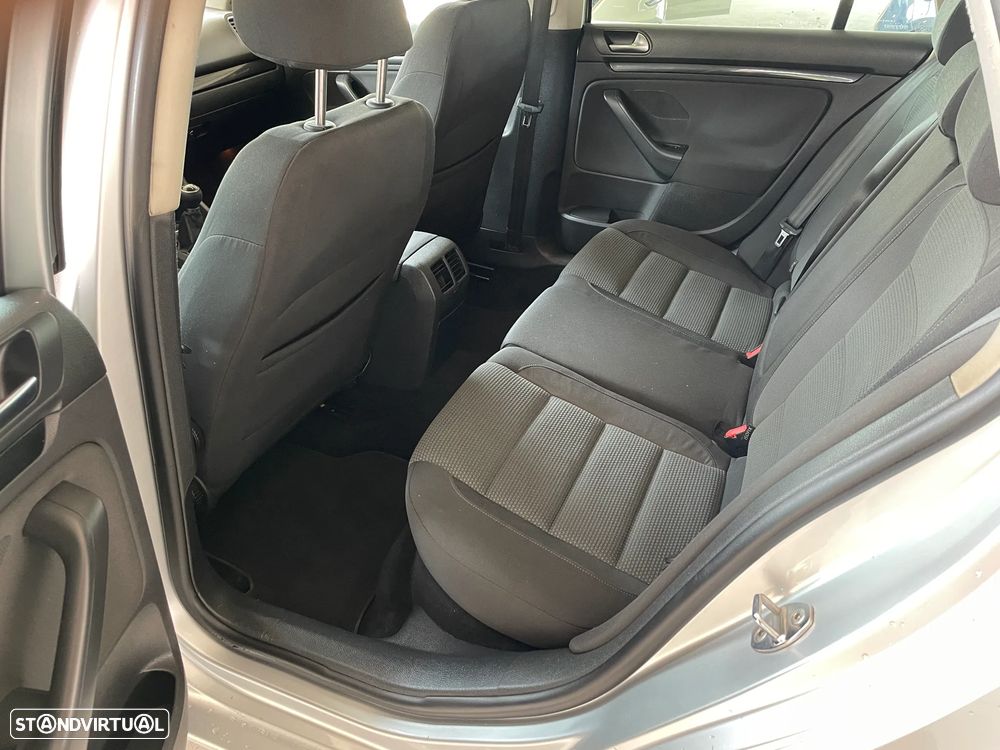VW Golf 1.6 TDi Confortline - 12