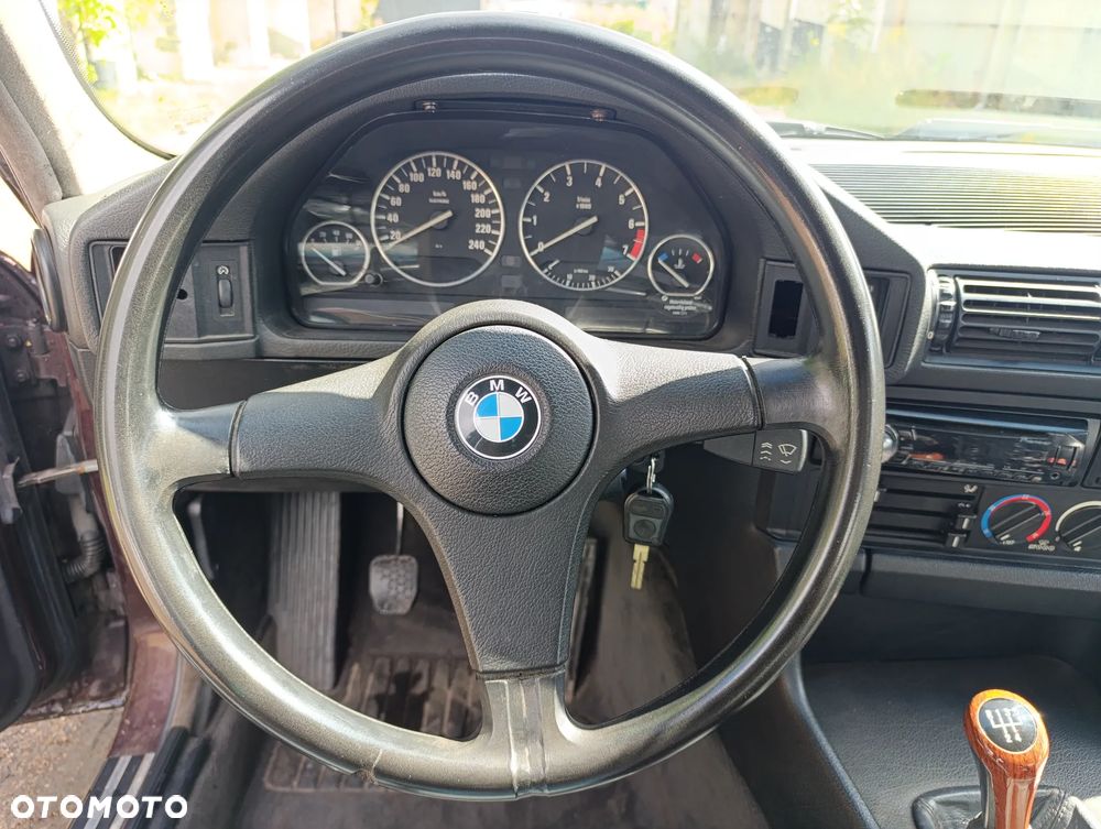 BMW Seria 5 520i - 35